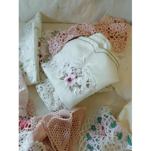 759 - Small Box of Linen and Doilies.