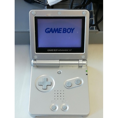 792 - Nintendo Gameboy Advance in Case W/O. Case Clips Broken.