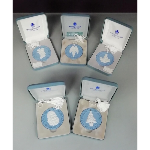 105 - 5 x Wedgwood Jasper Christmas Tree Ornaments - Boxed.