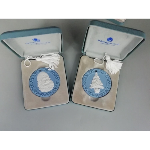 105 - 5 x Wedgwood Jasper Christmas Tree Ornaments - Boxed.