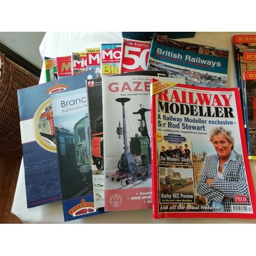 135A - Box of Model Railway Magazines and Books.