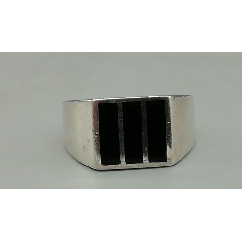 160C - 925 Silver Ring. 7.21 Grams