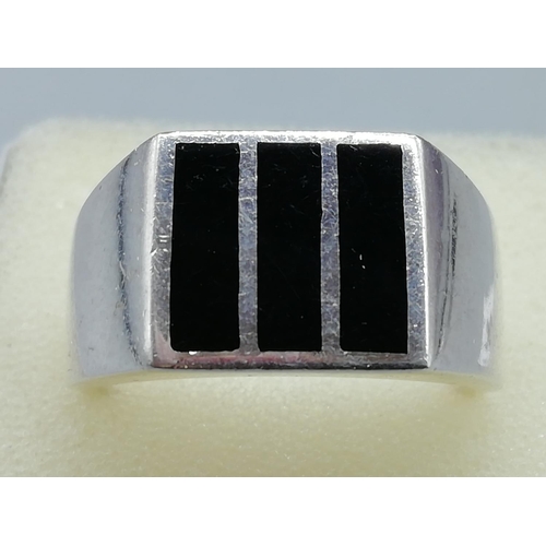 160C - 925 Silver Ring. 7.21 Grams