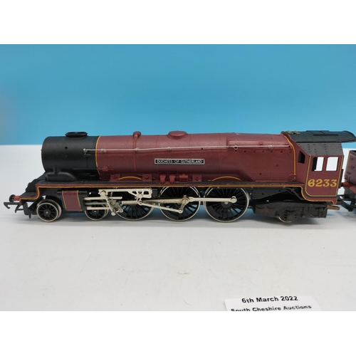 31 - Hornby 'Duchess of Sutherland' 00 Gauge Locomotive and Coal Cart W/O