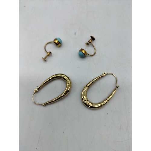 18 - 2 Pairs of 9ct Gold Earrings 2 Grams.