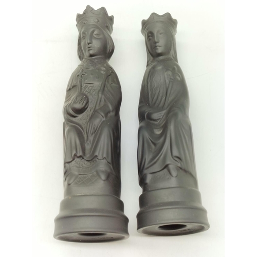 212 - Wedgwood Arnold Machin 1968 Black Basalt 'King' and 'Queen' Chess Pieces. 14cm High.