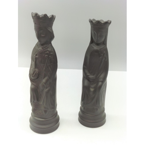 212 - Wedgwood Arnold Machin 1968 Black Basalt 'King' and 'Queen' Chess Pieces. 14cm High.