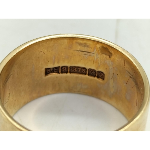 100 - 9ct Gold Men's Band Ring. 5.3 Grams.