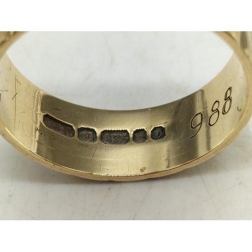 106 - 9ct Gold Men's Band Ring. 3.5 Grams.