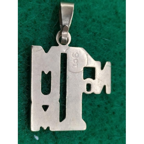 160C - 9ct Gold 'No1 Mum' Pendant.