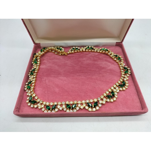 21 - Vintage c1940 Costume Necklace in Box.