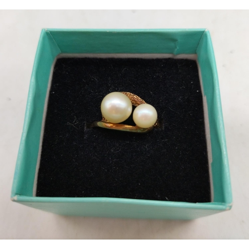 258 - 9ct Gold Victorian Ring with 2 Real Pearls. 3 Grams.