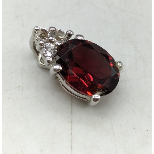 299 - 925 Silver Pendant set with a Garnet. T