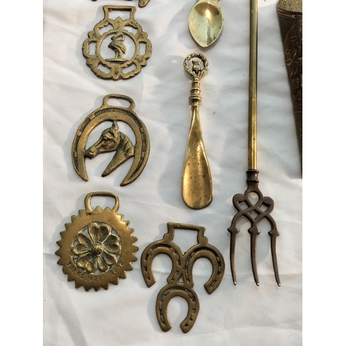 325 - Collection of Brass Items (18).