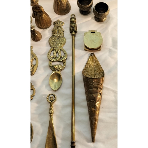 325 - Collection of Brass Items (18).