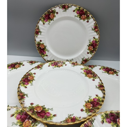 362 - Royal Albert 26.5cm Dinner Plates in the 'Old Country Roses' Pattern.