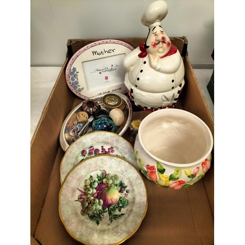 885 - Box of Assorted Pottery and Collectables.