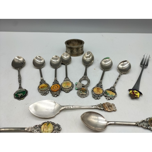 851 - Quantity of Mixed Souvenir Tea Spoons.