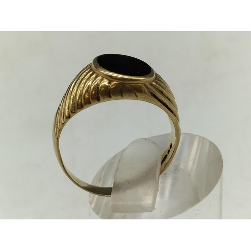 247 - 9ct Gold Hallmarked Signet Ring. 4 Grams. Size T.