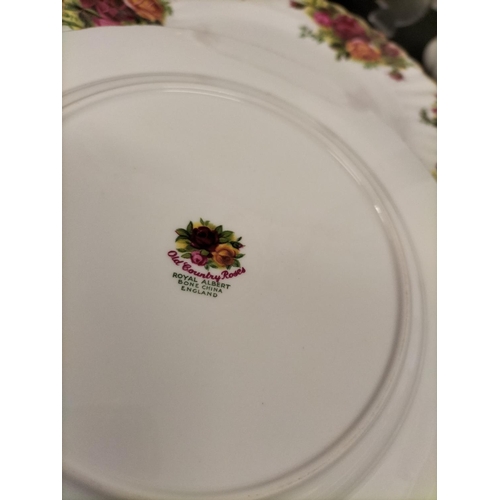 278 - Royal Albert 26cm Dinner Plates (6) in the 'Old Country Roses' Pattern. First Quality.