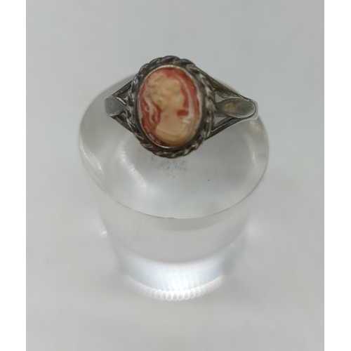 697 - Silver Cameo Ring.