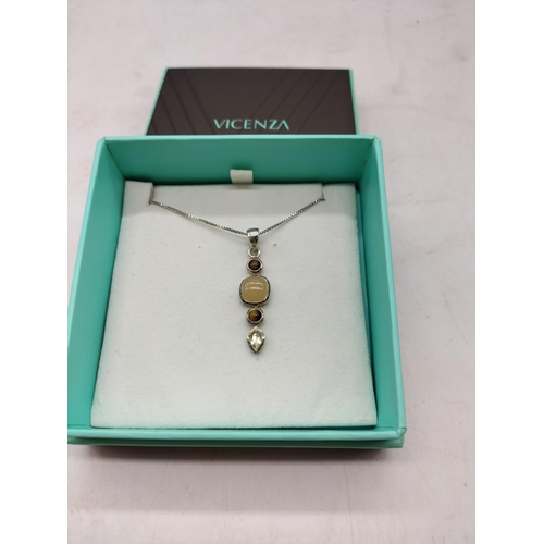 755A - 925 Silver Vicenza Pendant and Chain.