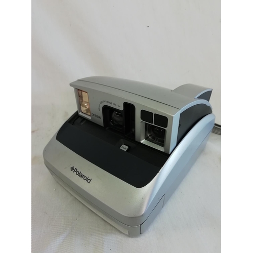 842 - Polaroid One 600 Camera.