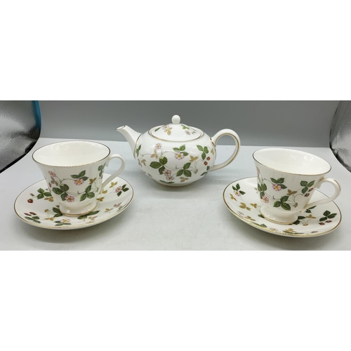 877 - Wedgwood Small Teapot plus Cups and Saucers (2) in the 'Wild Strawberry' Pattern.