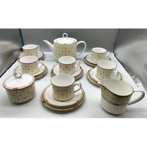 513 - Royal Worcester 21 Piece Tea Set in the 'Sahara' Pattern.