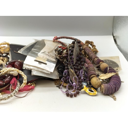 745 - Large Quantity 1.8kg of Costume Jewellery.