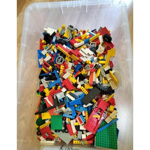 895A - Large Tub of Mixed Lego. Approx 5kgs.