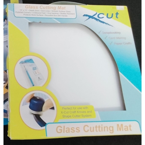 100A - Fiskars Shape Boss and Glass Cutting Mat . Boxed.