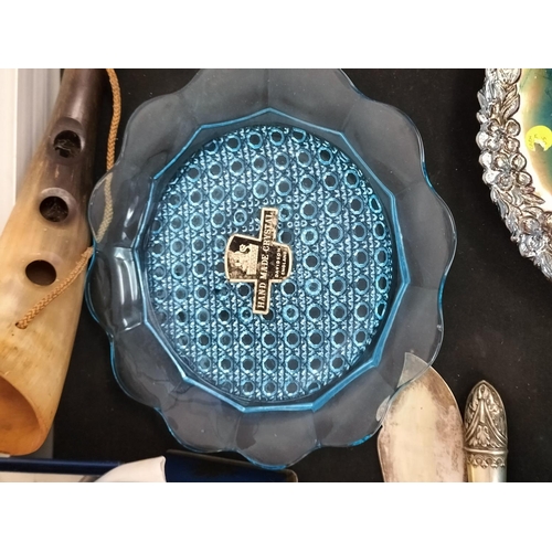 35A - Coloured Glass Plates by Fenton and Davidson (3) plus Huntley and Palmer Biscuit Tin with Vintage Si... 