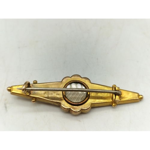 97 - Victorian 375 Gold Brooch. 2 Grams. One Pearl missing.