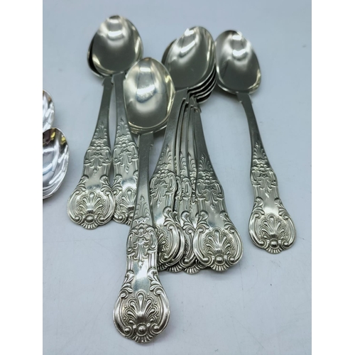 675 - Collection of Plated Spoons to include Queen's Pattern and 5 x Apostle Spoons.