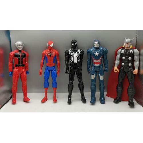 155 - Marvel 30cm Action Figures (5).