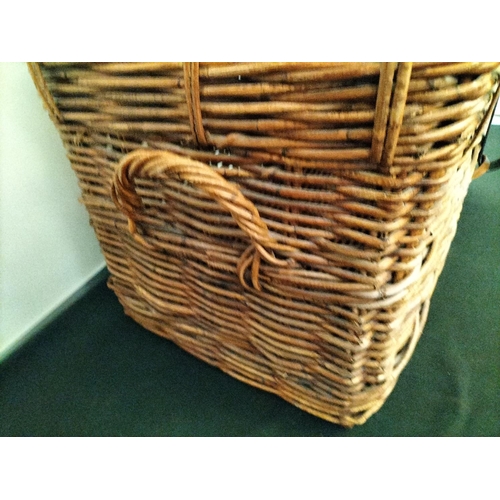 14 - Large Wicker Laundry/Blanket Lidded Basket. 76cm x 48cm x 47cm.