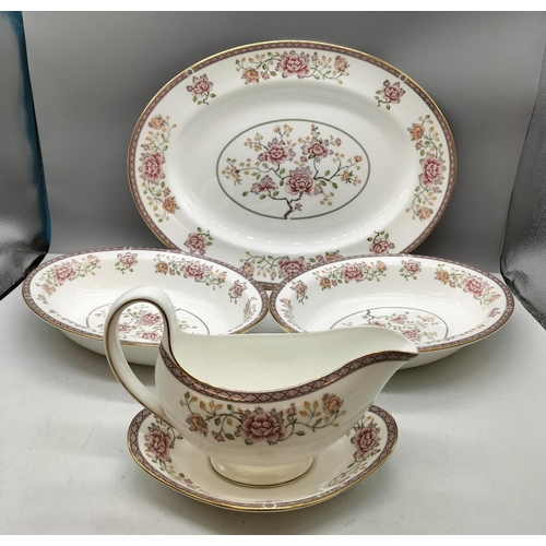 173 - Wedgwood Meat Platter (39cm x 30cm), Gravy Boat, Plate and Serving Dishes in the 'Melford' Pattern.