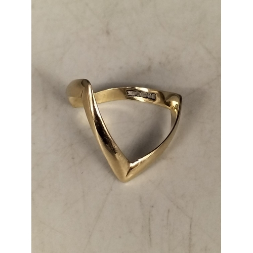 207 - 9ct Gold Wishbone Ring. Size M. 1.1 Grams.