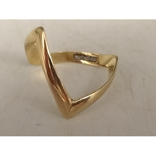 207 - 9ct Gold Wishbone Ring. Size M. 1.1 Grams.