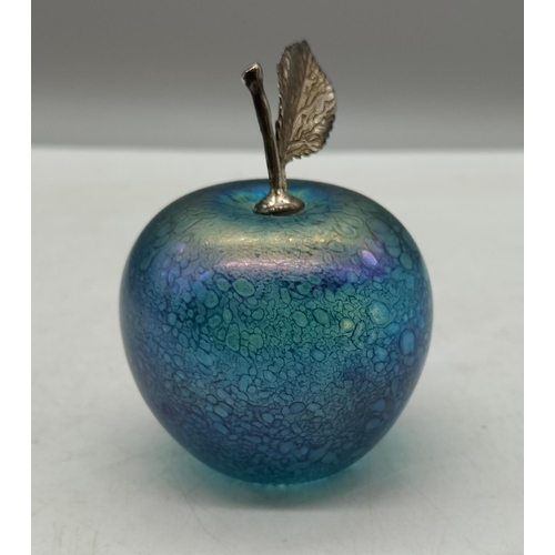 221 - Heron Glass Apple Paperweight. 8cm x 6cm.