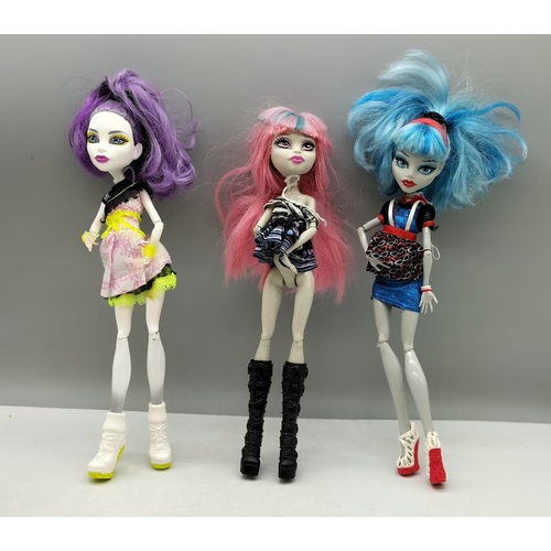 245 - Monster High Dolls (3).