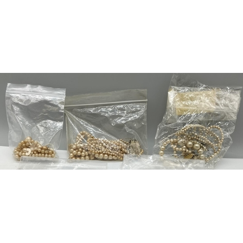 358 - Quantity of Synthetic Pearl Beads.