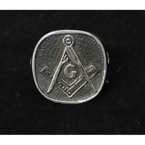 385 - White Metal Masonic Ring. Size O.