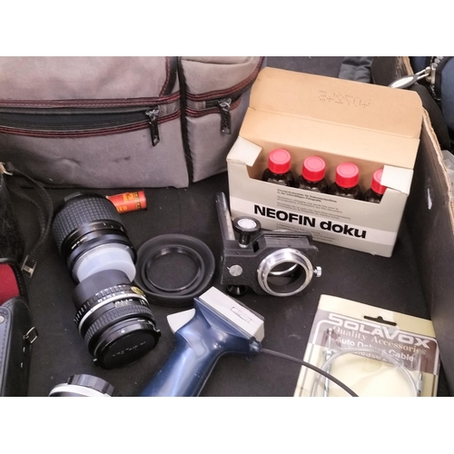 534 - Quantity of Cameras and Photo Equipment.