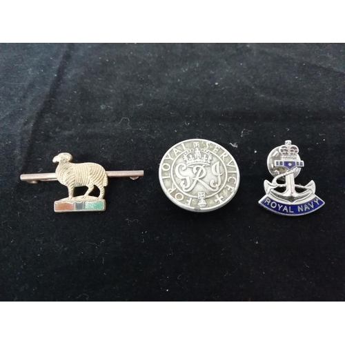 589 - Vintage Military Badges (3).