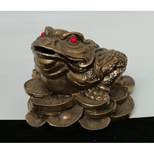 60 - Brass Chinese 7cm Figure Good Fortune Frog Sitting on Coins