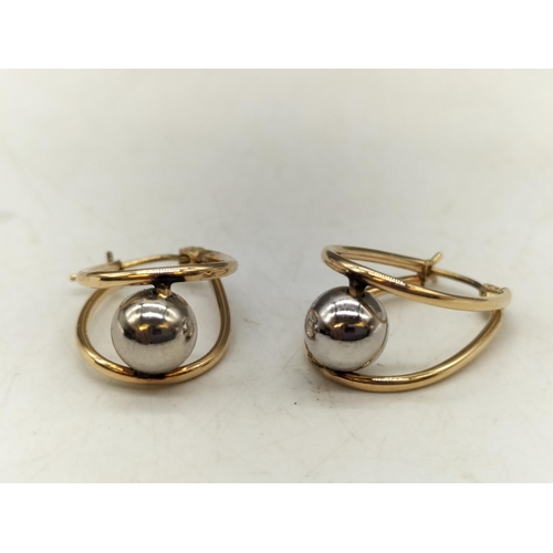 52 - Pair of 9k Gold Earrings. 1.5 Grams.