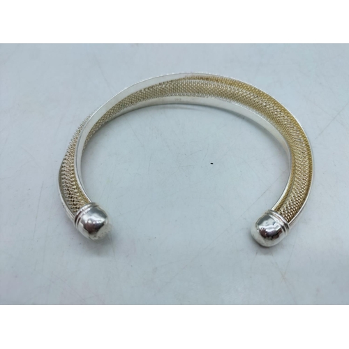 76 - 925 Silver Bangle.