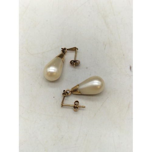 81 - 9ct Pearl Like Drop Earrings.